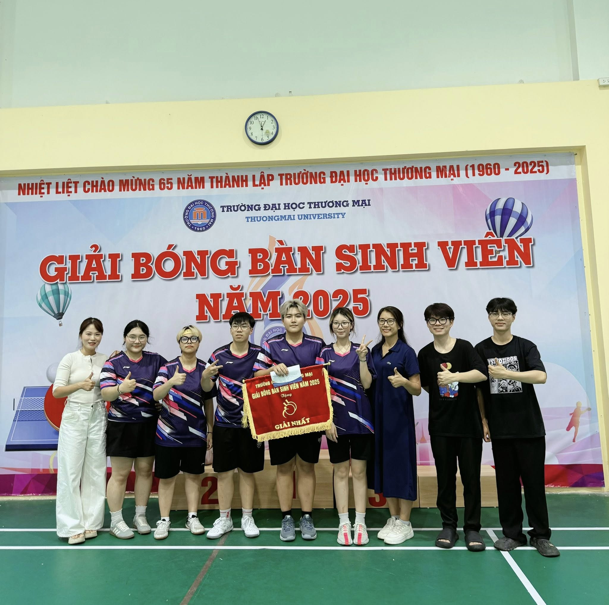 VIỆN QUẢN TRỊ KINH DOANH XUẤT SẮC GIÀNH GIẢI NHẤT GIẢI BÓNG BÀN SINH VIÊN TRƯỜNG ĐẠI HỌC THƯƠNG MẠI!