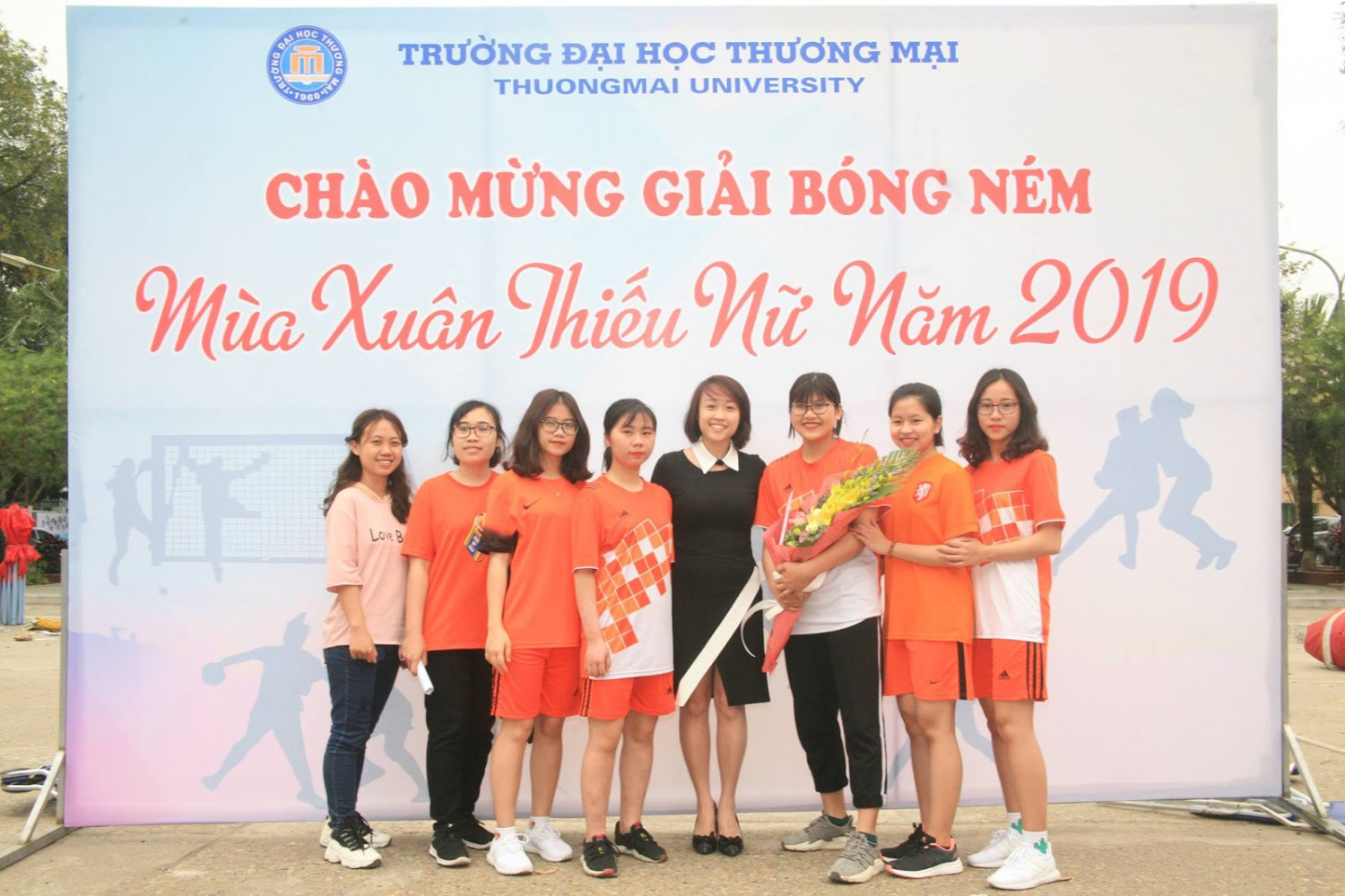 CÁC CÔ GÁI XINH ĐẸP KHOA E THAM GIA GIẢI BÓNG NÉM MÙA XUÂN THIẾU NỮ 2019 VỚI TINH THẦN  “ THẮNG KHÔNG KIÊU, BẠI KHÔNG NẢN”